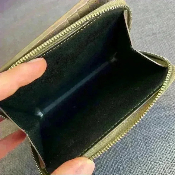 $750 Saint Laurent Cassandra Leather Bifold Wallet - Picture 11 of 11